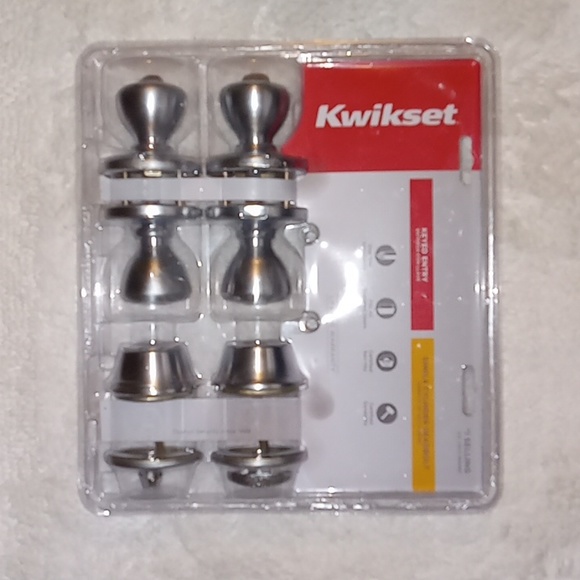 KWIKSET Silver Door Knob Set - Picture 1 of 7